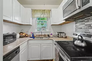 172 Massachusetts Ave, Providence, RI 02905 - Photo 12