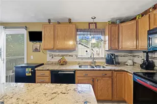 90 Rowley St, Providence, RI 02909 - Photo 20