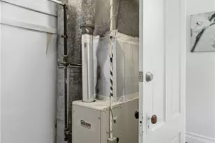 903 Roosevelt Ave, Pawtucket, RI 02860 - Photo 22