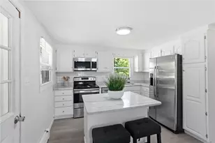 169 Cady Ave, Warwick, RI 02889 - Photo 8