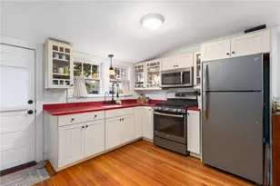 65 King Phillip St, Portsmouth, RI 02871 - Photo 12