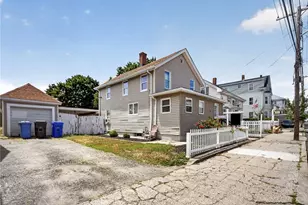82 Perry St, Central Falls, RI 02863 - Photo 4