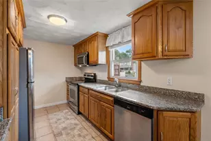 302 Shore Acres Ave, North Kingstown, RI 02852 - Photo 10