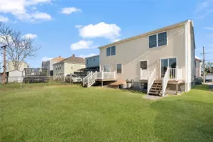 65 Henry St, Central Falls, RI 02863 - Photo 4