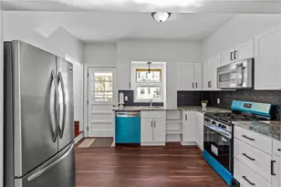 45 Smith St, East Providence, RI 02915 - Photo 4