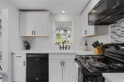 100 Penguin Avenue, Warwick, RI 02818 - Photo 10