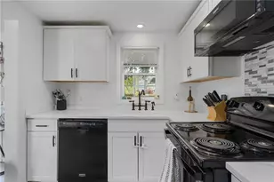 100 Penguin Ave, Warwick, RI 02818 - Photo 10