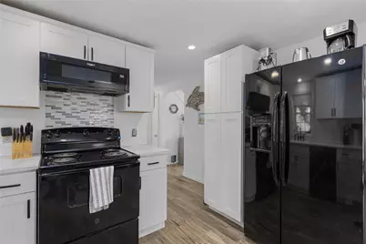 100 Penguin Avenue, Warwick, RI 02818 - Photo 12