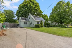 100 Penguin Ave, Warwick, RI 02818 - Photo 4
