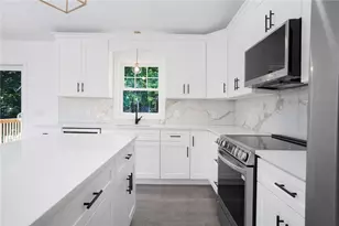 18 Pleasant View Ave, Johnston, RI 02919 - Photo 8
