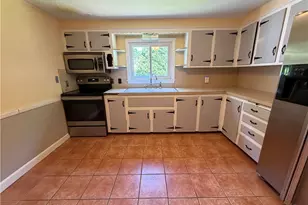 11 Terrace Dr, Bristol, RI 02809 - Photo 6