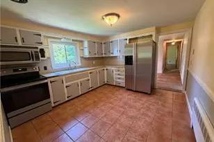 11 Terrace Dr, Bristol, RI 02809 - Photo 4