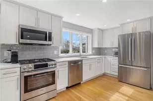 53 River Run Rd, Middletown, RI 02842 - Photo 8