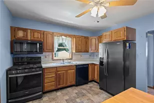 112 Owen Ave, Pawtucket, RI 02860 - Photo 6
