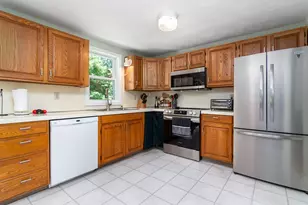 5 Lions Dr, Coventry, RI 02816 - Photo 4