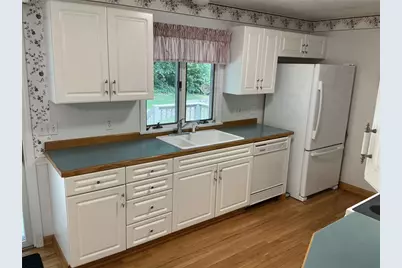 196 E Narragansett Avenue, South Kingstown, RI 02879 - Photo 4