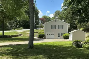 196 E Narragansett Ave, South Kingstown, RI 02879 - Photo 2