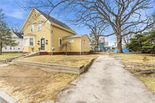 211 Woodbine St, Cranston, RI 02910 - Photo 4