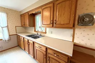 83 Crestwood Ct, Cumberland, RI 02864 - Photo 8