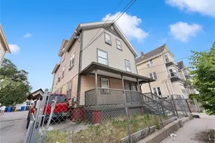 113 Summer St, Central Falls, RI 02863 - Photo 2