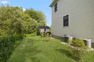 40 Lakeworth Ave, Narragansett, RI 02882 - Photo 4