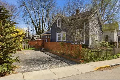 21 Clinton Avenue, Newport, RI 02840 - Photo 1