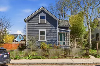 21 Clinton Avenue, Newport, RI 02840 - Photo 2