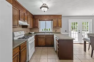 38 Bateman Ave, Cranston, RI 02920 - Photo 4