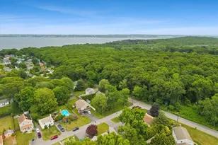 1 Wapping Dr, Bristol, RI 02809 - Photo 4