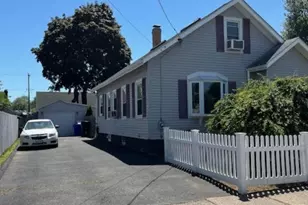 217 Evergreen St, Pawtucket, RI 02861 - Photo 2