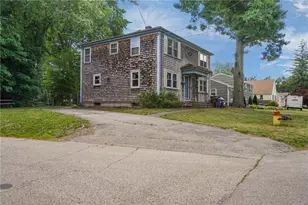 119 Rounds Ave, East Providence, RI 02915 - Photo 16