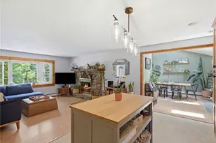 27 Royal Ave, Cranston, RI 02920 - Photo 8