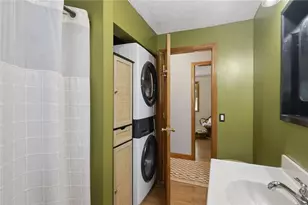 27 Royal Ave, Cranston, RI 02920 - Photo 16
