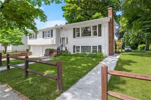 9 Katherine Rd, Woonsocket, RI 02895 - Photo 2