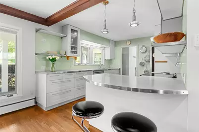 172 Eustis Avenue, Newport, RI 02840 - Photo 18