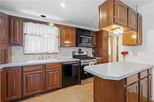 14 Oak St, West Warwick, RI 02893 - Photo 20
