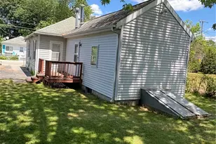 52 Kenway Ave, Warwick, RI 02889 - Photo 4