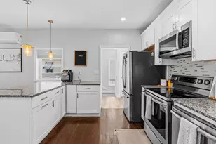 116 Saratoga Ave, Pawtucket, RI 02861 - Photo 12