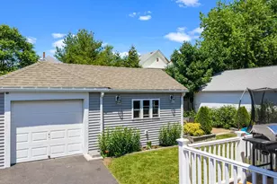 116 Saratoga Ave, Pawtucket, RI 02861 - Photo 6