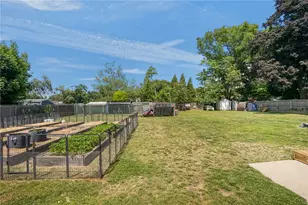 203 Garden Hills Dr, Cranston, RI 02920 - Photo 36