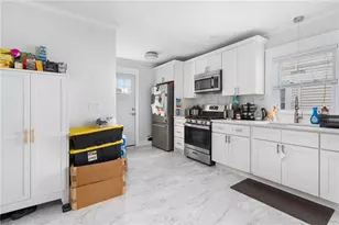 21 Waverly St, Providence, RI 02907 - Photo 6