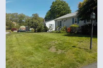 325 Morin Street, Woonsocket, RI 02895 - Photo 4