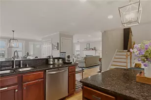 11 King Philip Ave, Bristol, RI 02809 - Photo 10