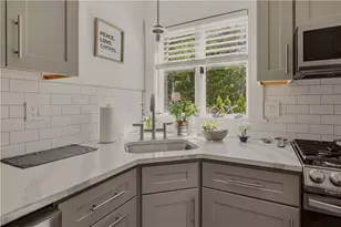 21 Pell St, Newport, RI 02840 - Photo 10