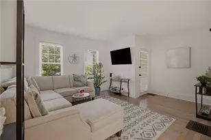 21 Pell St, Newport, RI 02840 - Photo 4