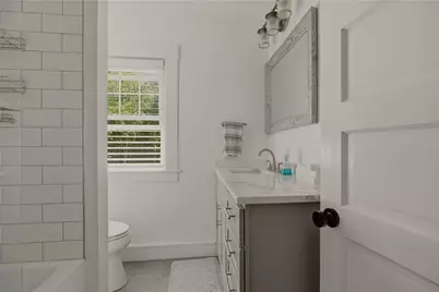 21 Pell Street, Newport, RI 02840 - Photo 24