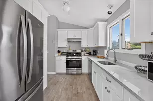 8 SW Rd, Narragansett, RI 02882 - Photo 10