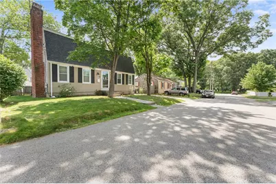 21 Bailey Street, East Providence, RI 02916 - Photo 4