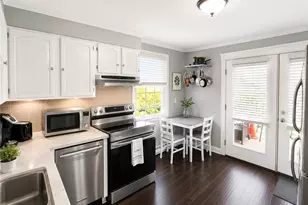 45 Hammond St, Newport, RI 02840 - Photo 6