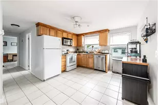 34 Capuano Ave, Cranston, RI 02920 - Photo 8